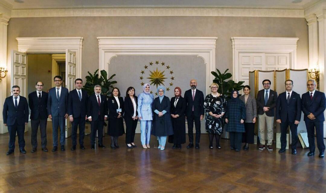 Emine Erdoğan bertemu dengan anggota dewan yang baru diangkat dari Rumah Kebudayaan Afrika