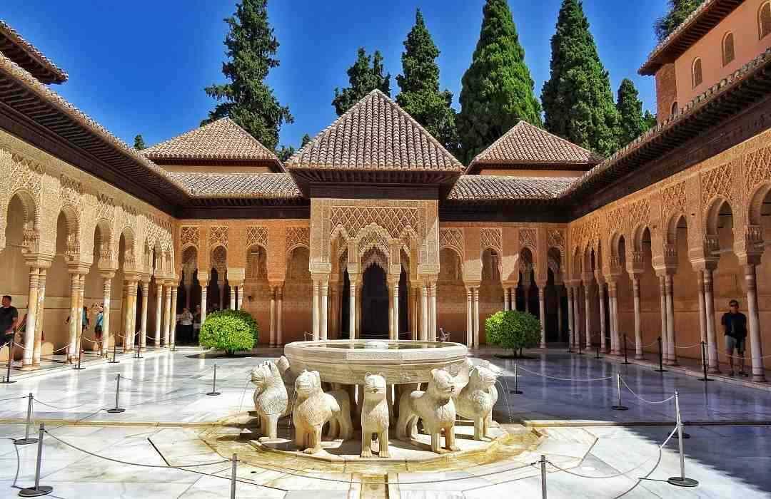 Fitur Istana Alhambra