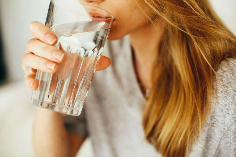Apakah air minum akan menurunkan berat badan? Kapan harus minum air? Melangsingkan dengan air