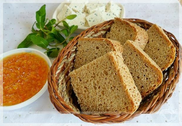 Apakah ketombe melemahkan roti? Berapa banyak kalori roti gandum?