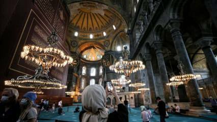 Sukacita Ramadhan setelah 87 tahun di Masjid Hagia Sophia-i Kebir Şerifi