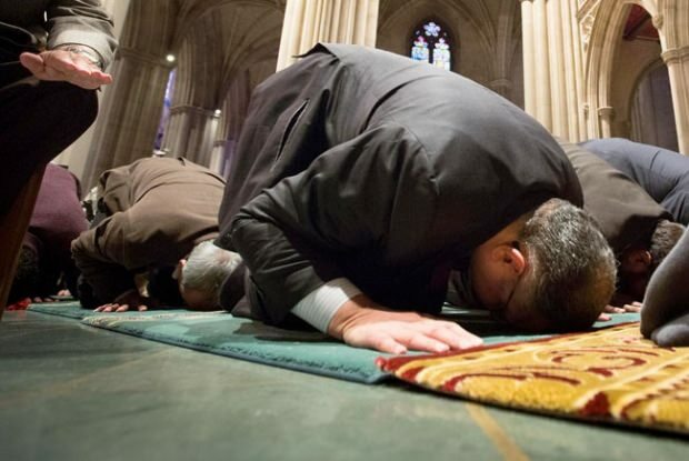 Bagaimana melakukan doa ketika doa datang terlambat dengan jemaat?