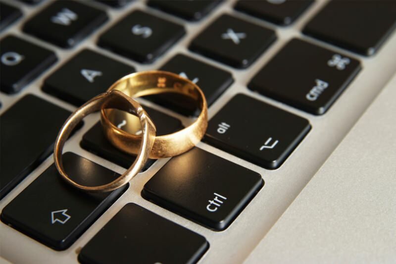 Apakah pernikahan internet diperbolehkan? Menikah dengan bertemu secara online