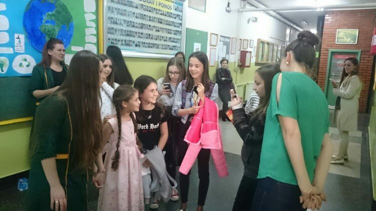Anak-anak Bosnia bertemu dengan Elif