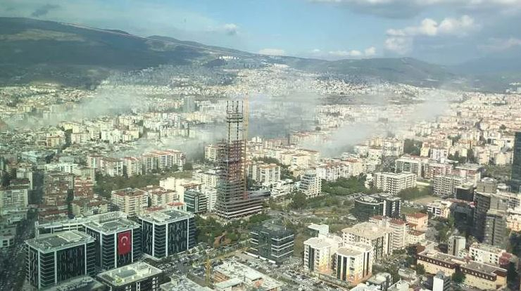 Berbagi gempa bumi di İzmir dari Ibu Negara Erdogan