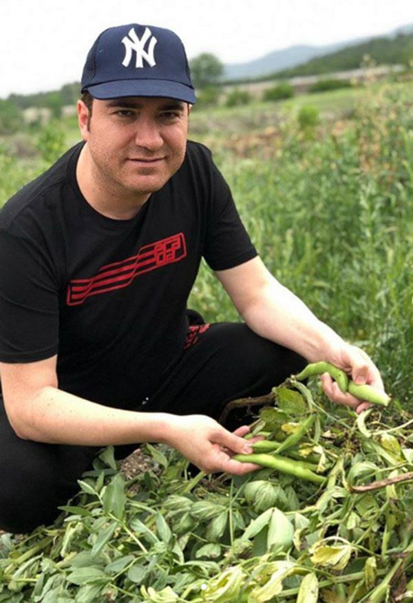 Murat Kurşun menjadi pekerja di ladangnya!