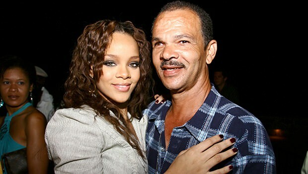 Rihanna mengulurkan tangan membantu ayahnya yang terjebak dalam virus corona