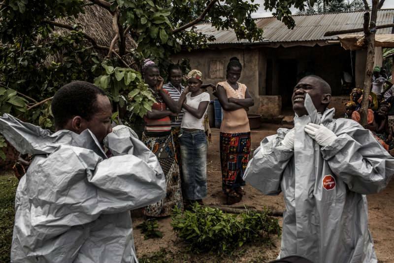 Ebola di Afrika menyebabkan rasa takut dan panik