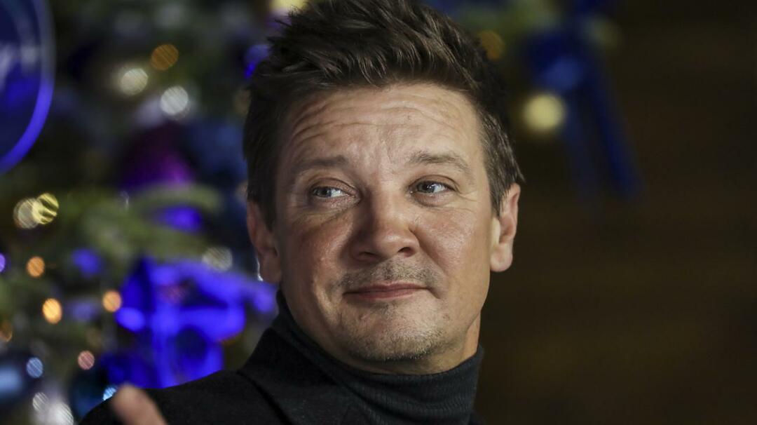 Itu di bawah bajak salju! Jeremy Renner mengorbankan dirinya untuk keponakannya