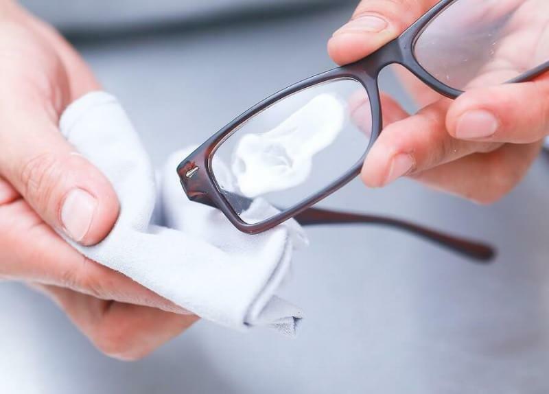 cara menghilangkan goresan pada kacamata
