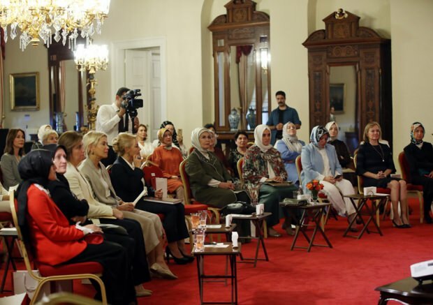 Ibu Negara Erdogan berpartisipasi dalam Wawancara di Dolmabahçe
