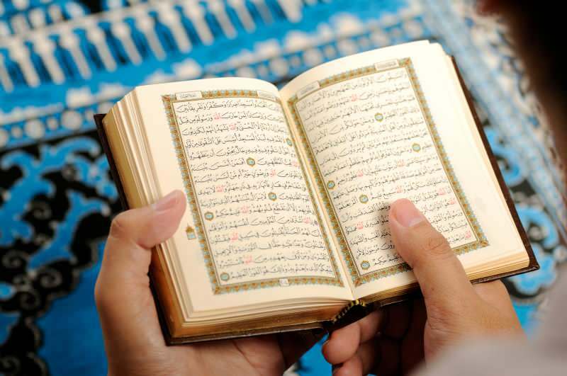 Bagaimana seharusnya Quran dibaca? Apa manfaat membaca Alquran?
