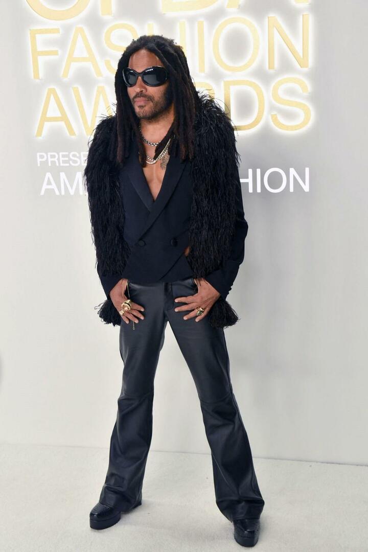 Lenny Kravitz dinobatkan sebagai ikon mode tahun 2022