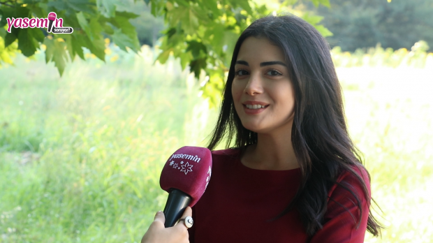 Özge Yağız bercerita tentang Reyhan dalam seri sumpah! Lihat siapa aktris muda ini dibandingkan dengan ...