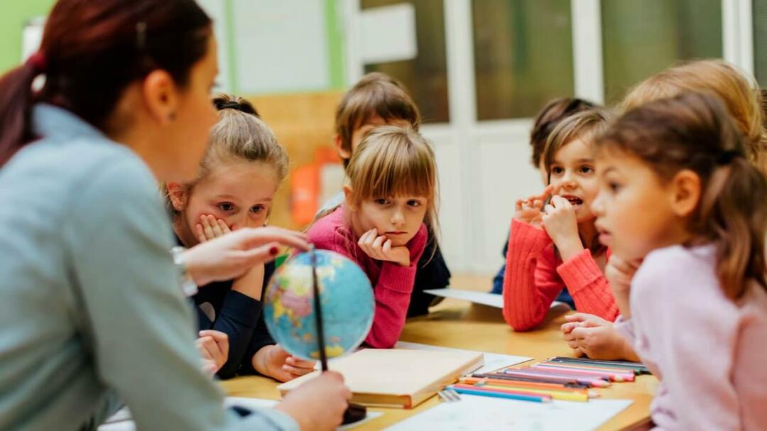 Apa pengaruh guru terhadap anak? Peran guru dalam perkembangan kepribadian anak