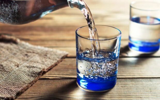 apa sopan santun air minum? Bagaimana cara meminum air?
