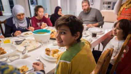 Kebiasaan sahur dan buka puasa bersama keluarga di bulan Ramadhan sangat diperlukan