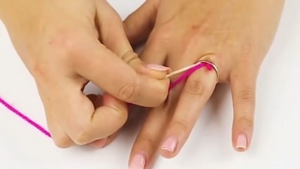 Bagaimana cara menghilangkan cincin yang tersangkut di jari?
