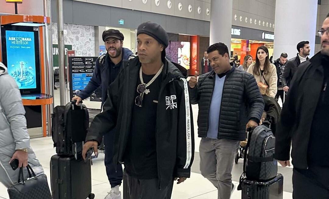 Pemain sepak bola legendaris Ronaldinho datang ke Istanbul!