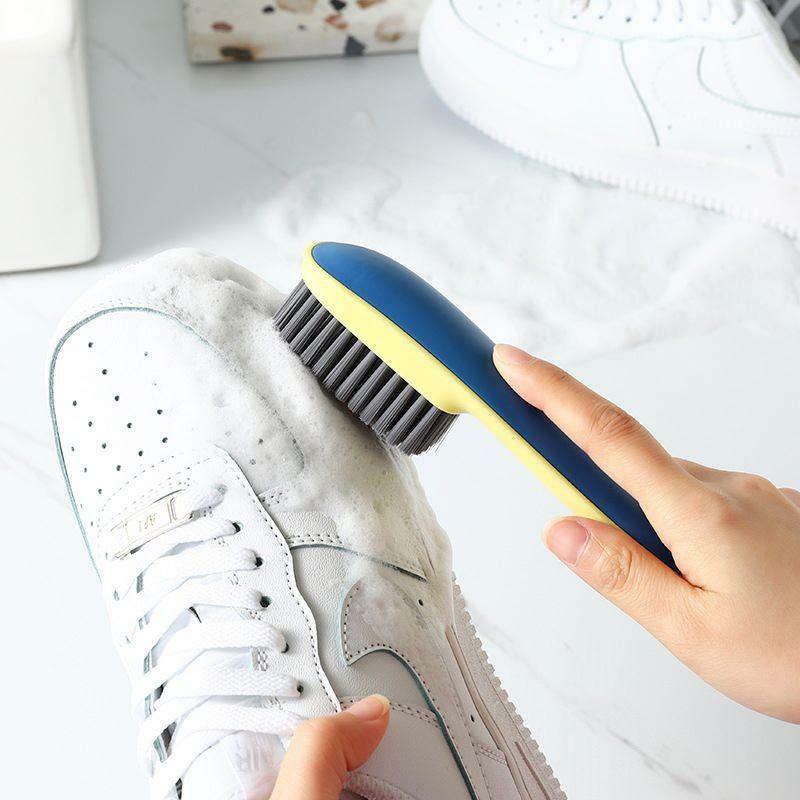  Bagaimana cara membersihkan sepatu kets?