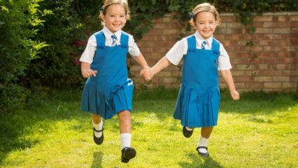 Haruskah saudara kembar belajar di kelas yang sama? Pendidikan saudara kembar