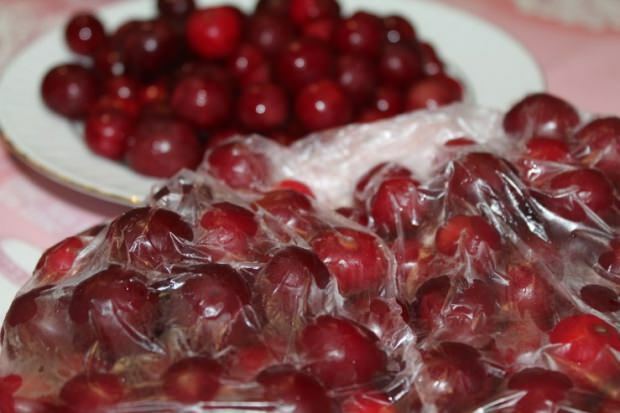 Bagaimana cara menyimpan buah ceri di dalam freezer? Trik untuk menyembunyikan ceri musim dingin