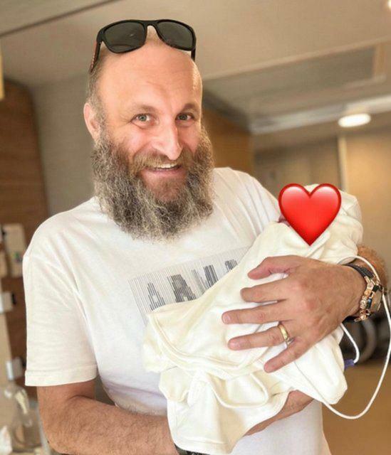 Çetin Altan menjadi seorang ayah