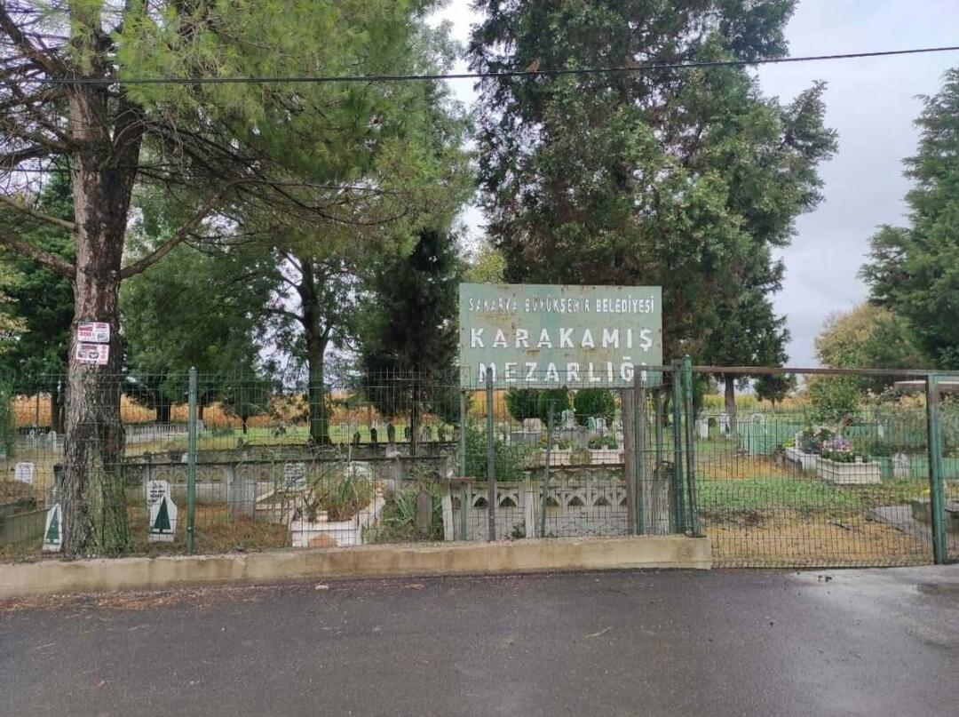 Zeynep Kurtuluş dimakamkan di pemakaman lingkungan