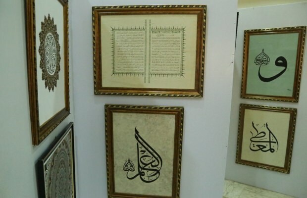 Nigeria menghiasi belajar bahwa seni kaligrafi di Turki