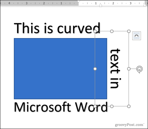 Menambahkan teks WordArt di sekitar bentuk persegi di Word