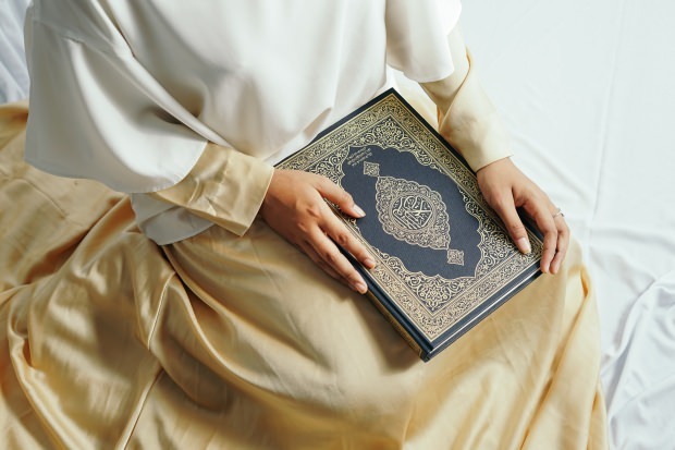 Apa hadiah untuk membaca Surah Kehf pada hari Jumat? Pengucapan dan kebajikan Surat al-Kahf dalam bahasa Arab!