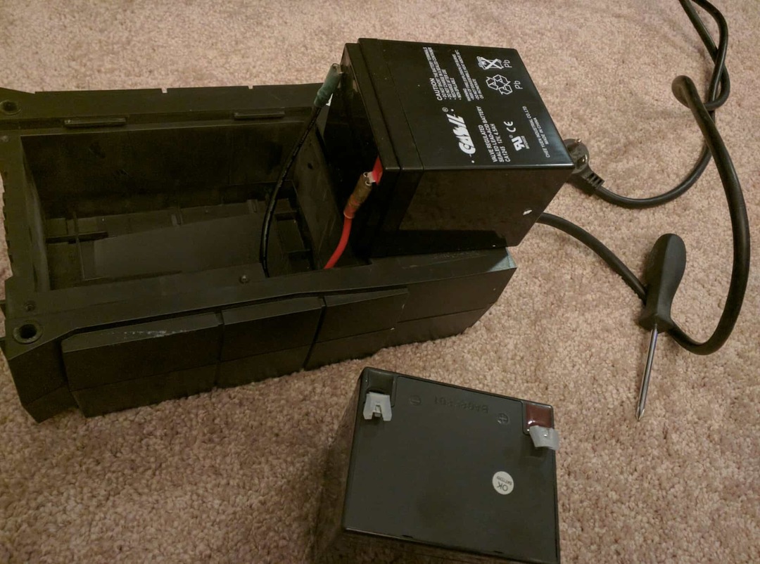 Perbaikan Surge Protector DIY: Ganti Baterai UPS Anda dan Hemat $ 30 hingga $ 150