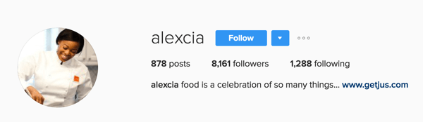 Anda dapat melihat jumlah pengikut Instagram Anda di atas bio profil Anda.