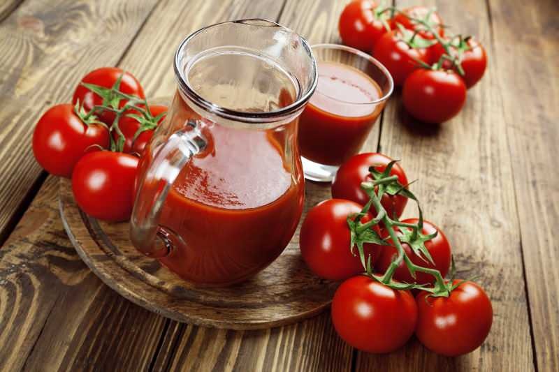 Makanan seperti seledri dan wortel meningkatkan manfaat jus tomat.