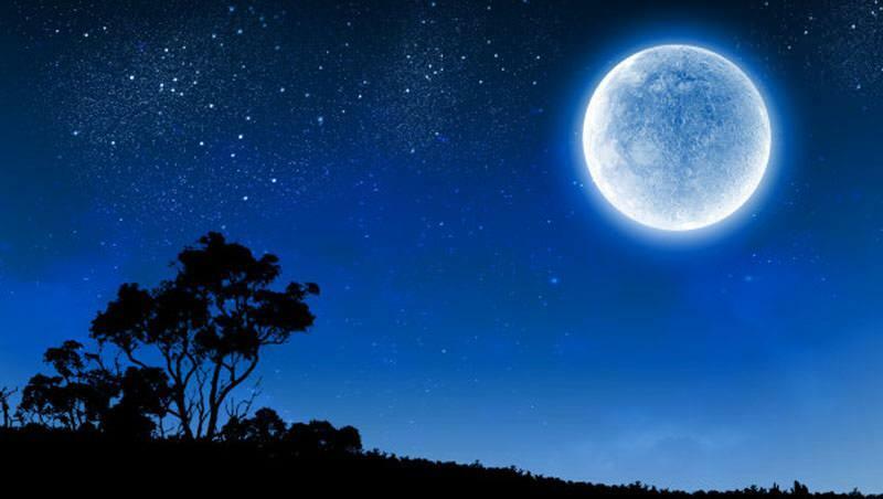 bulan purnama biru akan datang pada bulan oktober