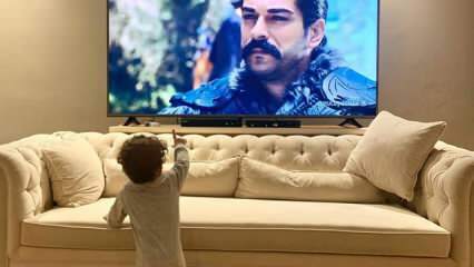 Burak Özçivit membagikan putranya untuk pertama kalinya! Ketika Karan Özçivit melihat ayahnya di TV ...