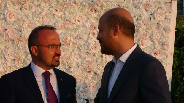 Dunia politik bertemu pada upacara penyunatan putra-putra Wakil Presiden Grup Partai AK Bülent Turan