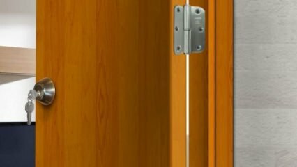  Bagaimana cara memasang engsel pintu kayu?